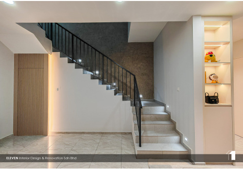 eleven_watermark24_2040124456